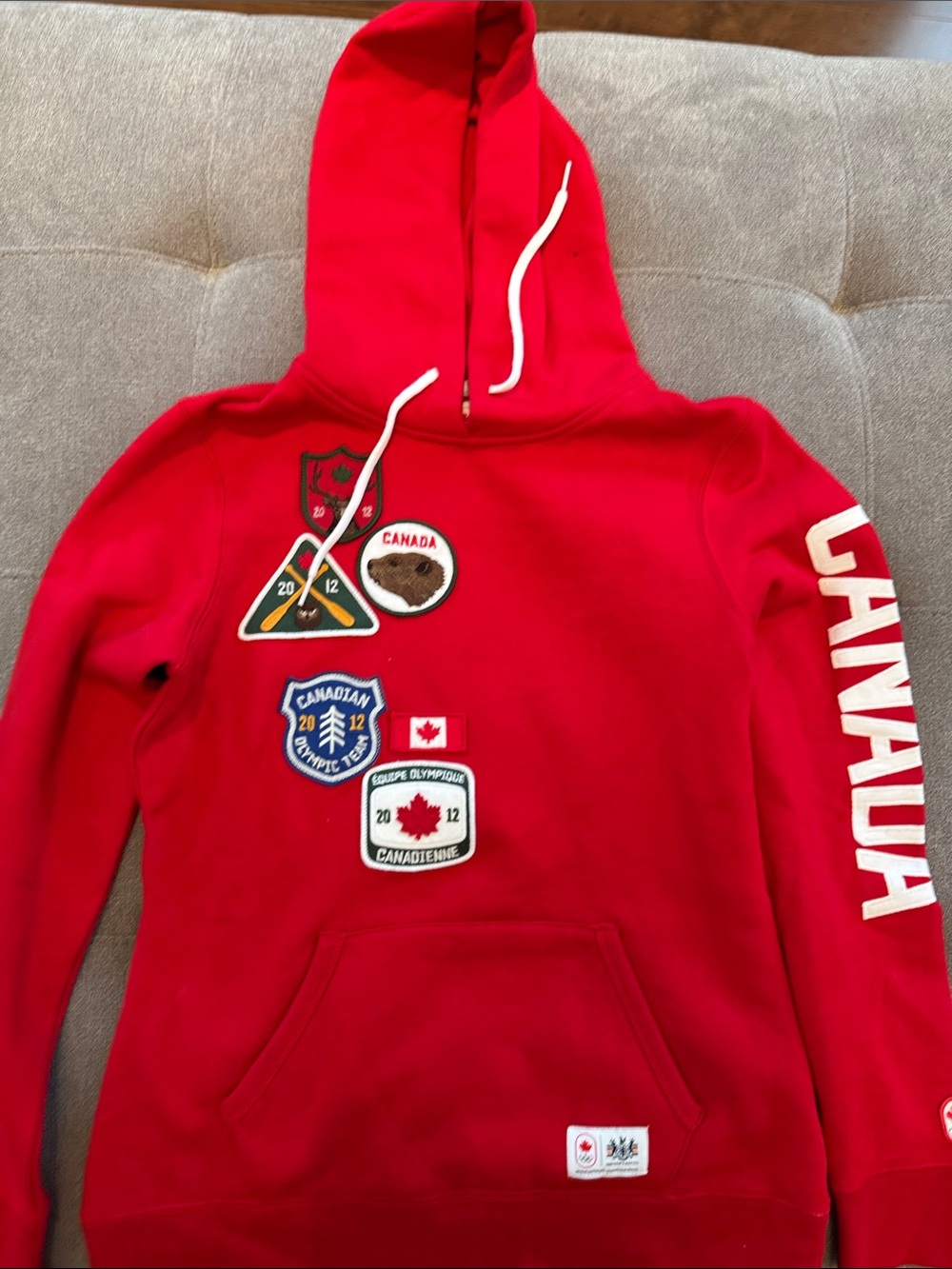 Olympic 2013 NWT Canada Patch Hoodie with 'CANADA' Sleeve XS